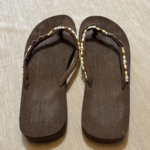 Triple T Trading flip flops chocolate brown with flower and bead design. Size 8 - Picture 2 of 12